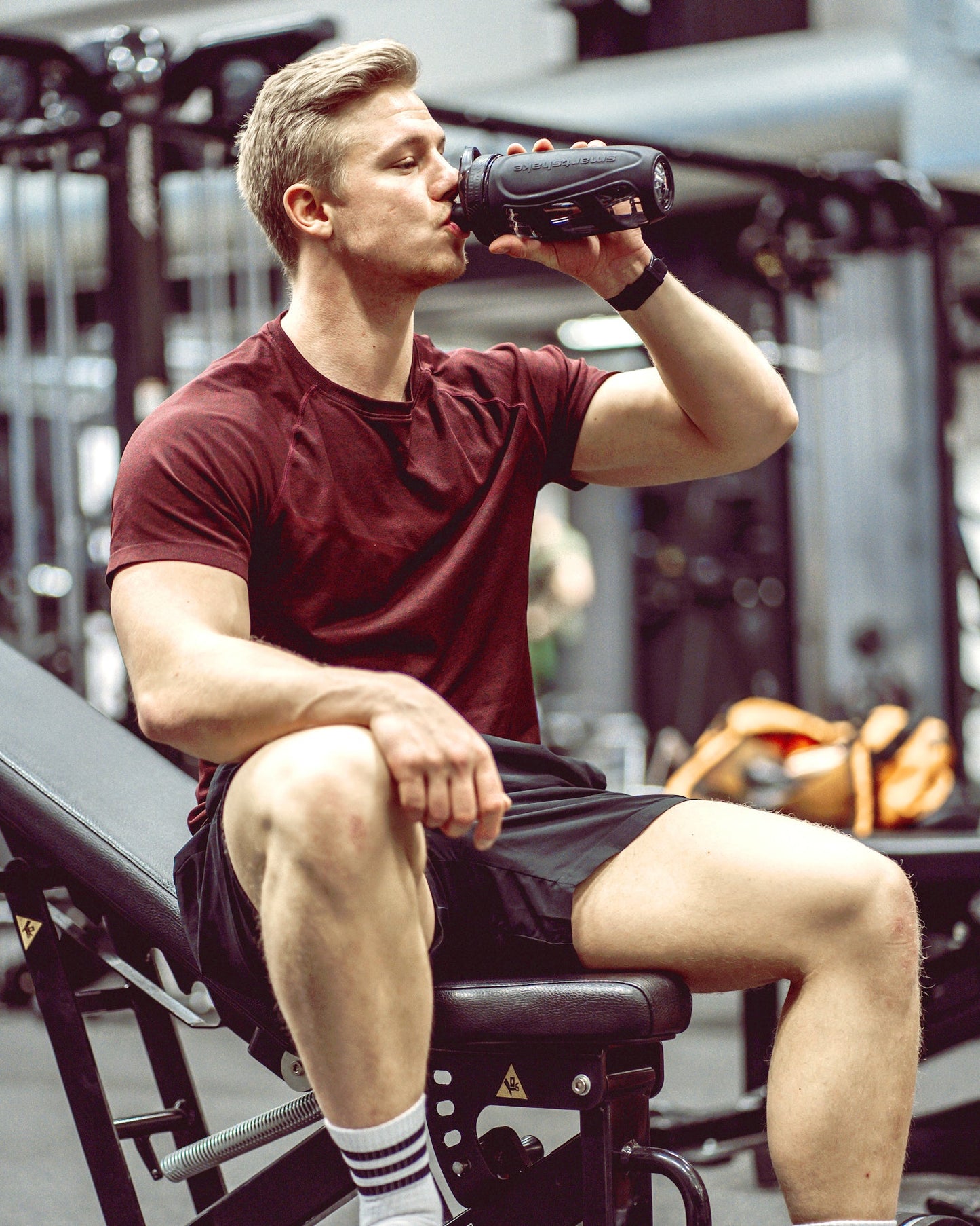 reforce-glass-black-v0 samrtshake_reforce_glass_lifestyle.jpg